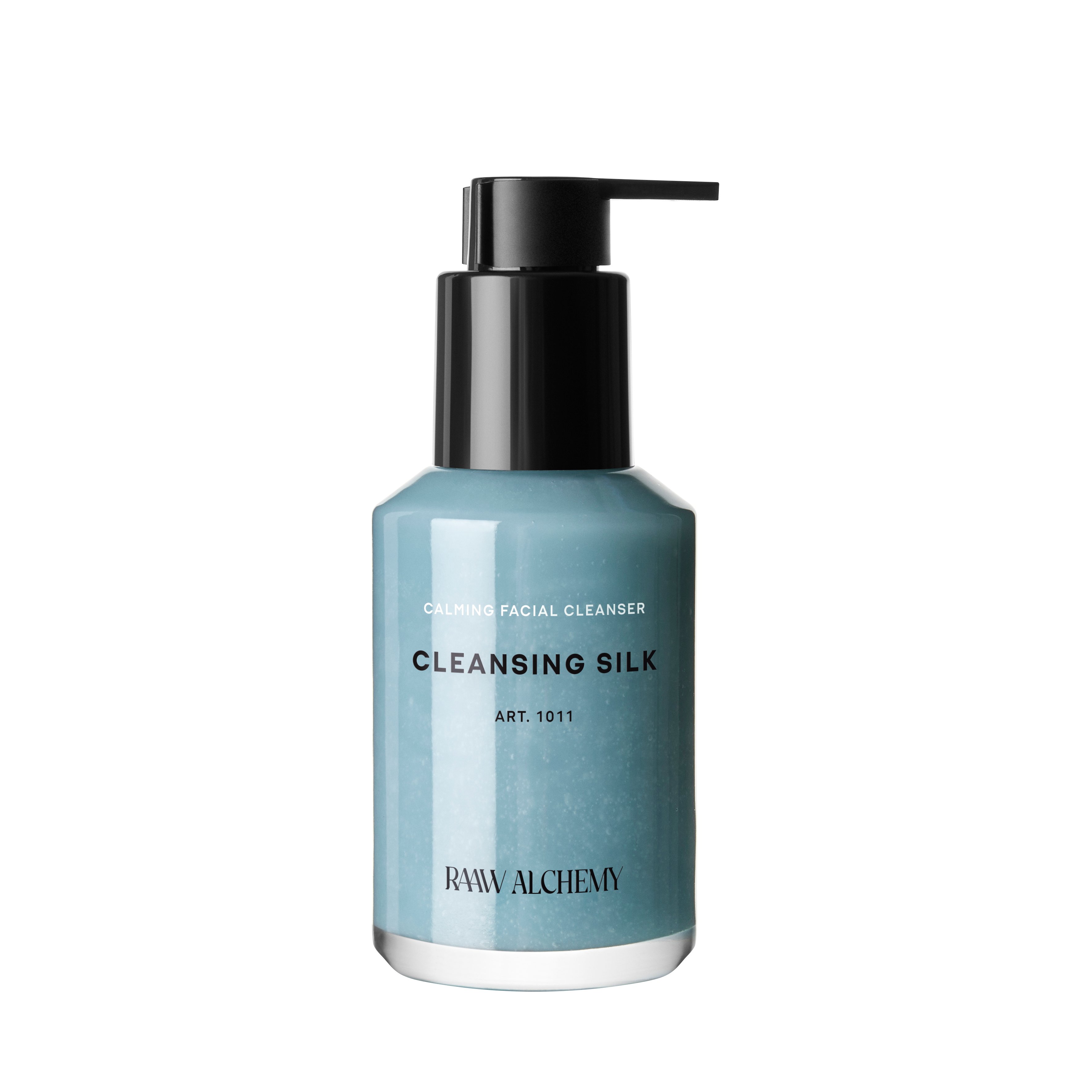 Flasche mit RAAW Alchemy Cleansing Silk, beruhigender Gesichtsreiniger, Art. 1011, auf weißem Hintergrund.