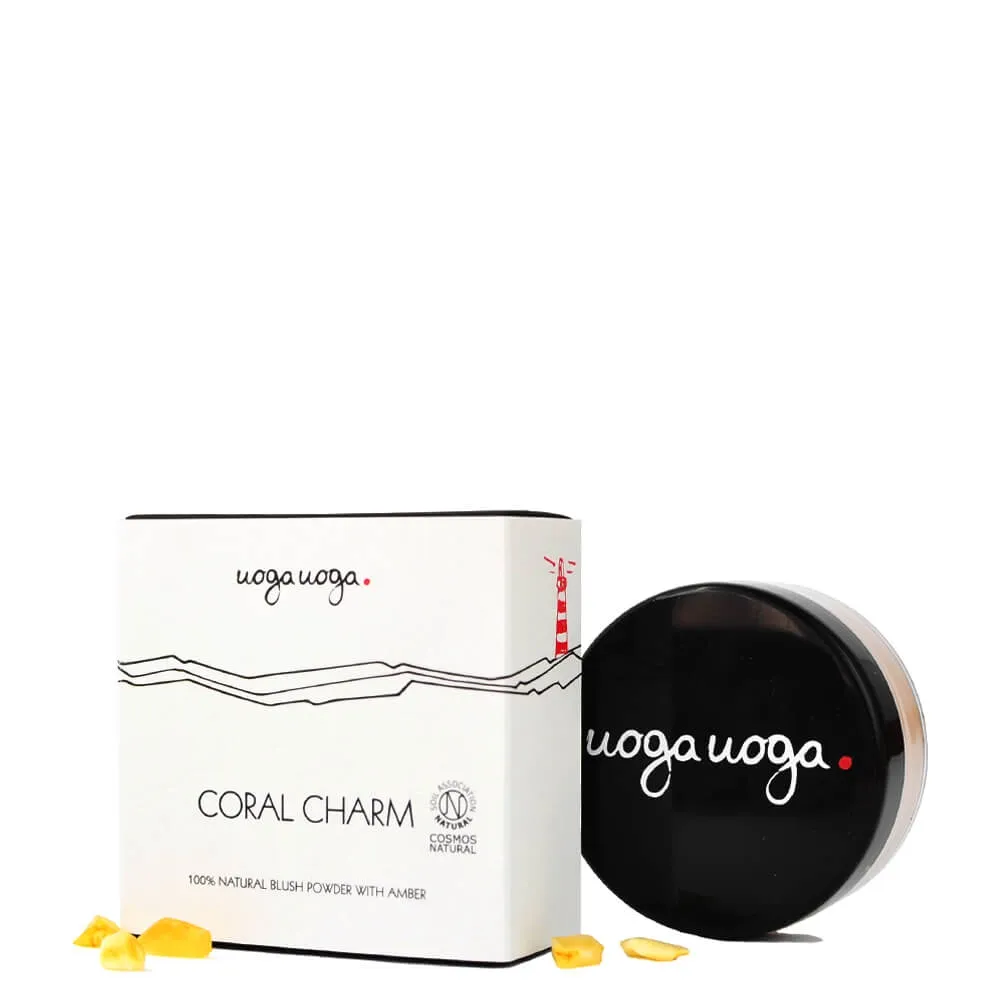 Uoga Uoga Coral Charm Rouge-Puder mit Bernstein, Verpackung und Dose, auf weißem Hintergrund.