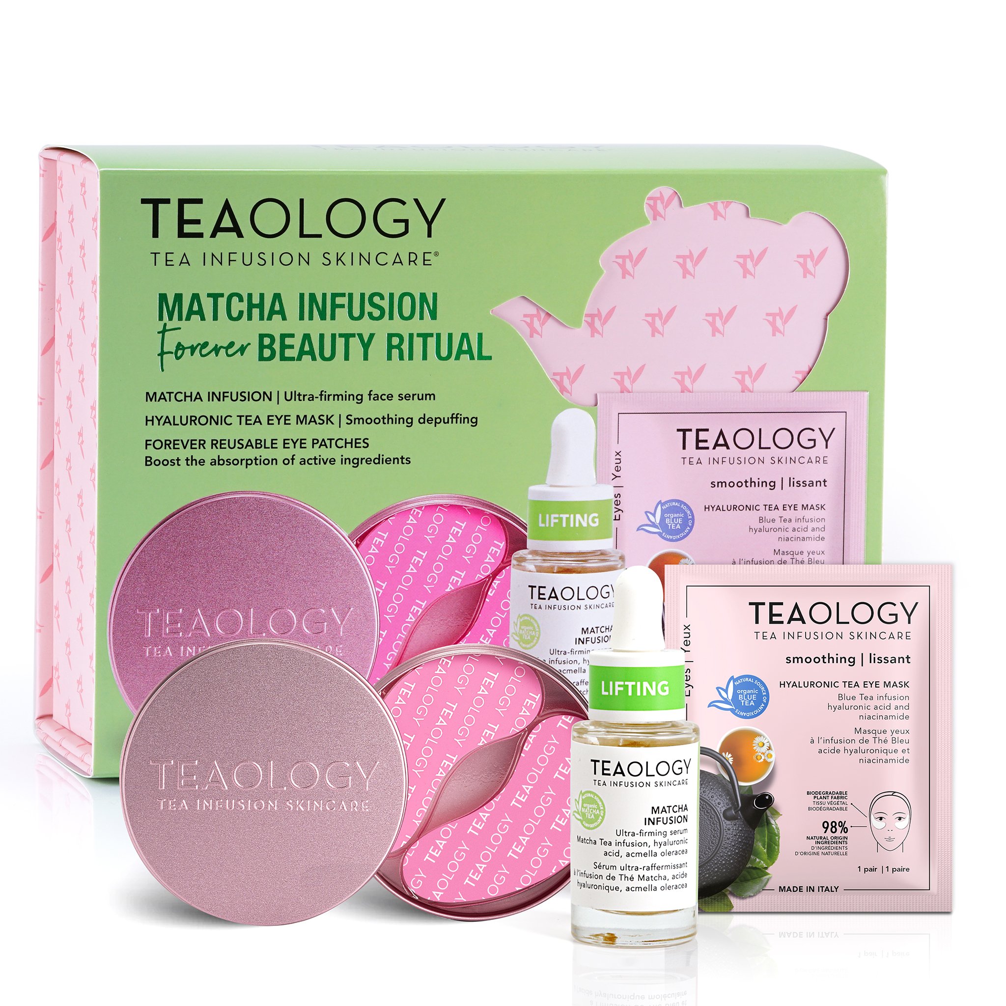 Tealogy Matcha Infusion Forever Beauty Ritual Set mit Augenmasken, Gesichtsserum und Gesichtsmaske vor grünem Hintergrund.