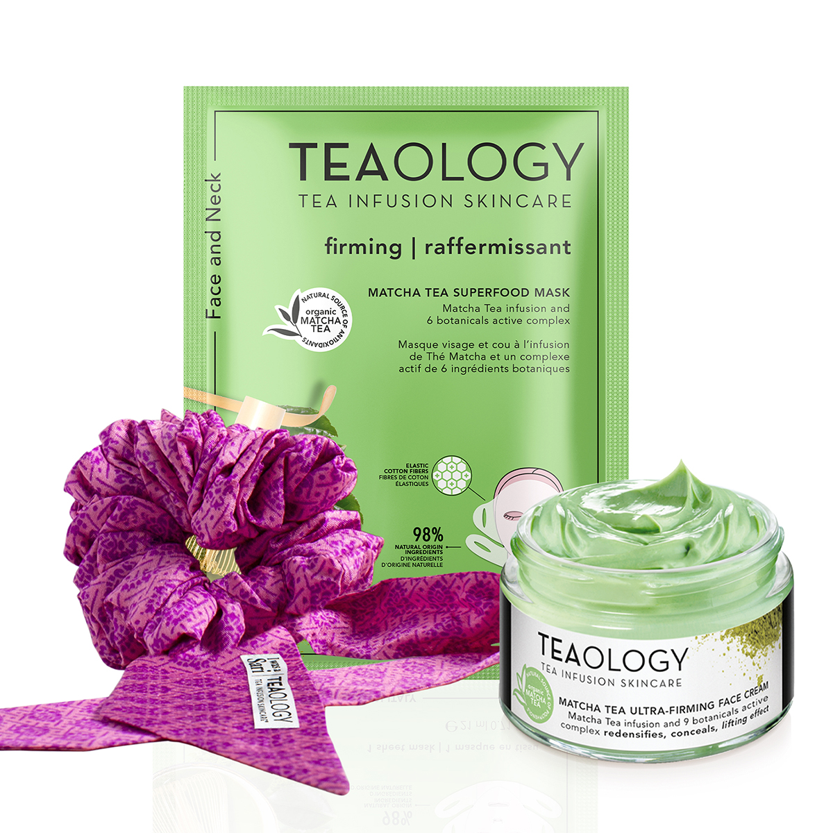 TEAOLOGY festigende Matcha-Tee-Gesichtsmaske und Ultra-Firming-Creme, lila Blume im Hintergrund.