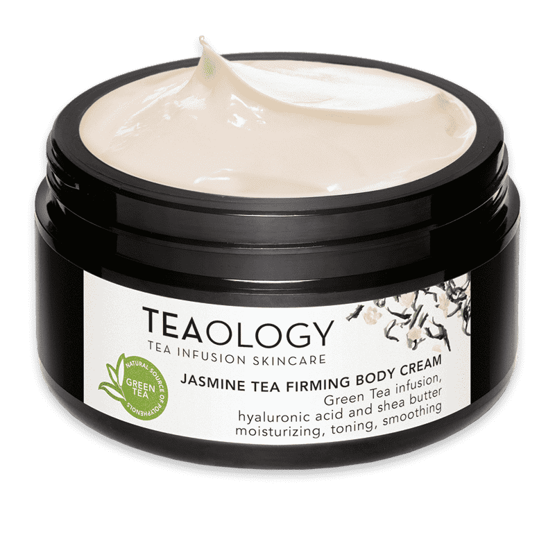 Schwarze Dose mit Jasmine Tea Firming Body Cream von Teaology, geöffnet, weiße Creme sichtbar.