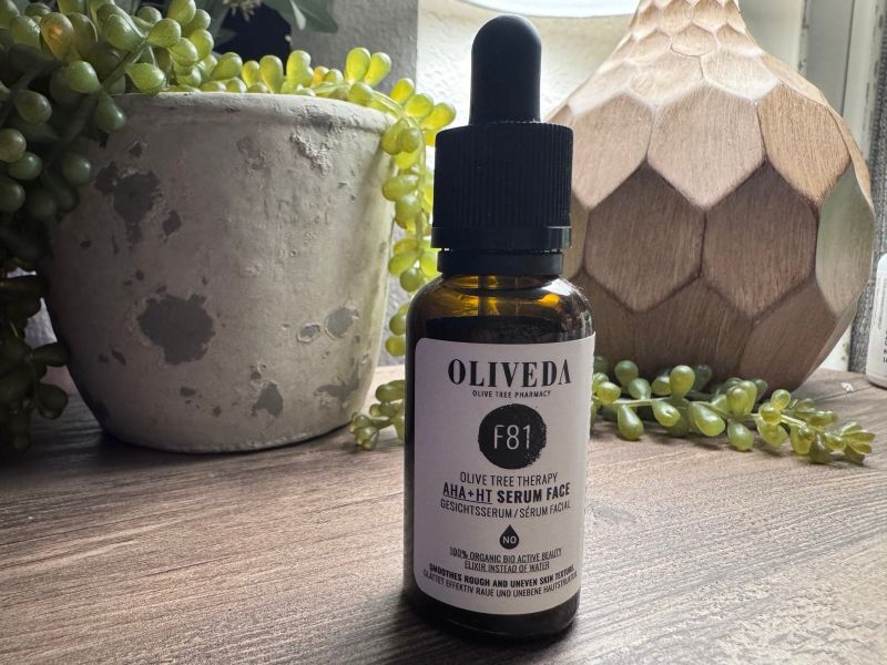 OLIVEDA F81 AHA + HT Serum