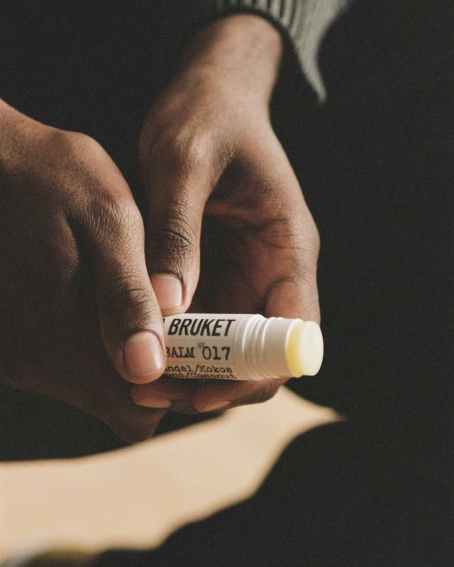 L:A BRUKET No. 017 Lip Balm Almond/Coconut