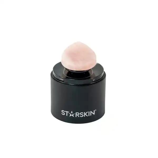 Starskin Gesichtsroller aus Rosenquarz auf schwarzem Sockel.