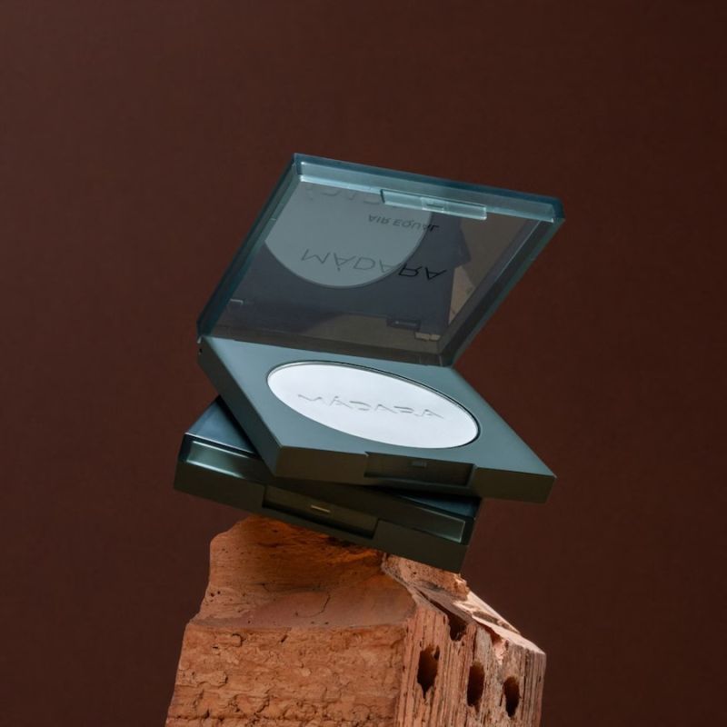MADARA Organic… MADARA Organic Skincare AIR EQUAL Soft Silk Mineral Powder, #0 TRANSLUCENT